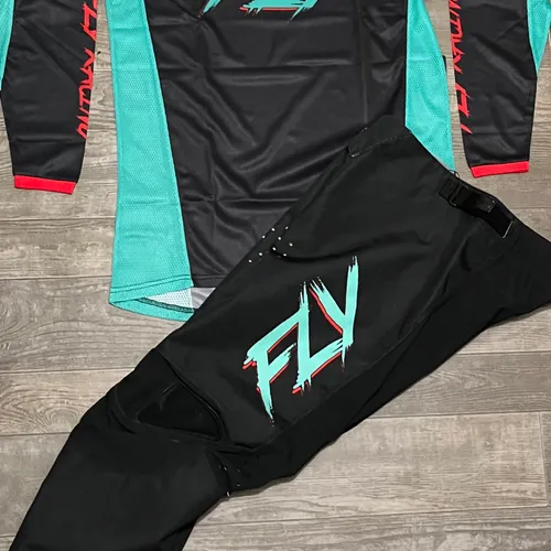 Fly Racing Kinetic LE Rave Gear Combo - Black/Mint/Red