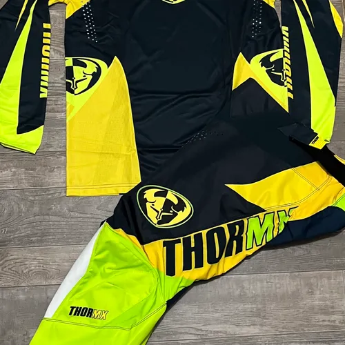 SALE!! Thor Pulse 04 LE Gear Combo - Midnight/Lime - Large / 36