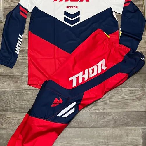 Thor Sector Chev Gear Combo - Red/Navy - Medium / 32