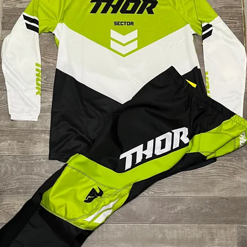 Thor Sector Chev Gear Combo - Black/Green - XL / 38