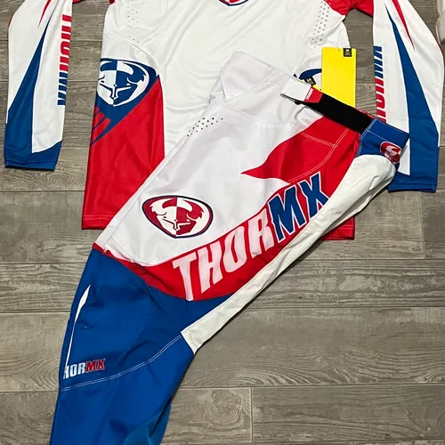 SALE!! Thor Pulse 04 LE Gear Combo - Red/White/Blue - XL / 36