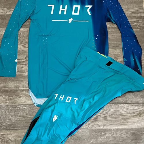 Thor Prime Freeze Gear Combo - Aqua/Navy - XL / 38