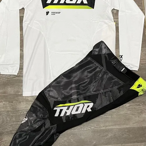 SALE! Thor Pulse Air Cameo Gear Combo - White/Black