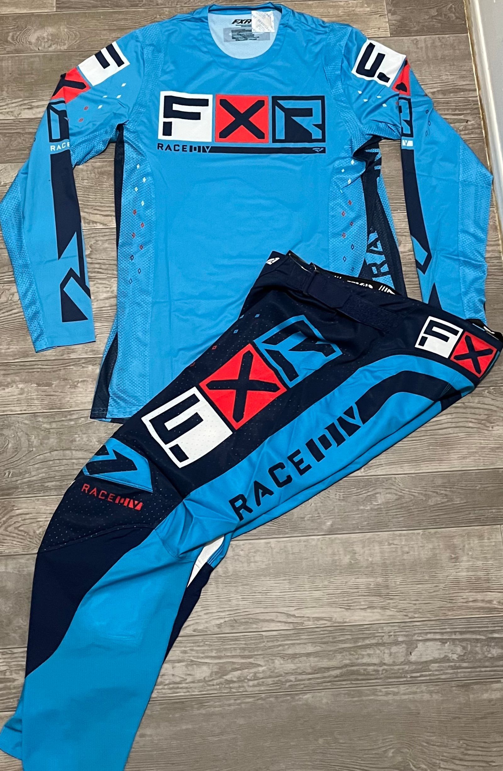 FXR Podium Pro LE MX Gear Set Cyan Medium / 30 MX Locker