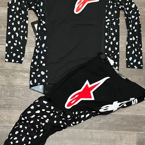 Alpinestars Supertech North Gear Combo - Black/Neon Red - Large / 32