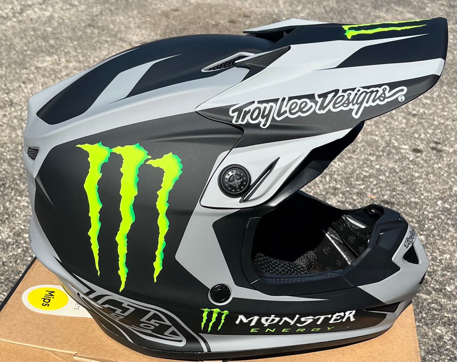 Troy lee designs top monster energy helmet
