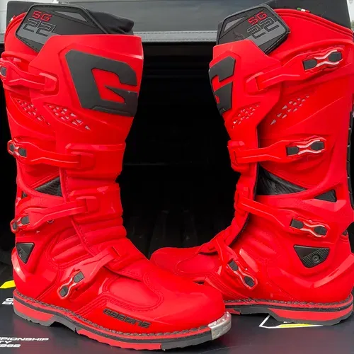 NEW Gaerne SG 22 Boots Red Size 9