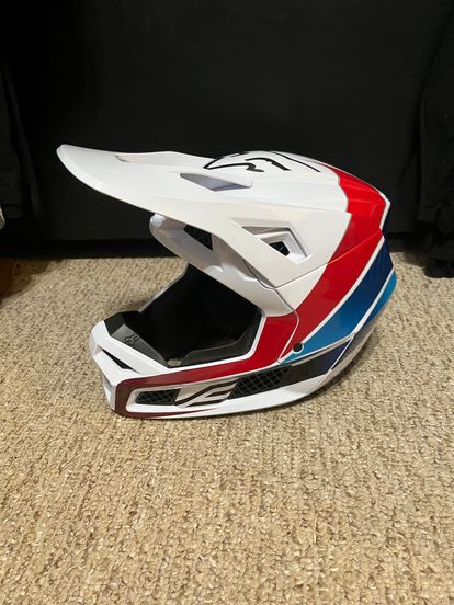 Fox Racing V3 Durven Helmet - White/Red/Blue / Medium