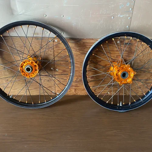 Talon Ultralight Orange Wheel Set 19" 21"