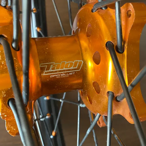 Talon Ultralight Orange Wheel Set 19" 21"