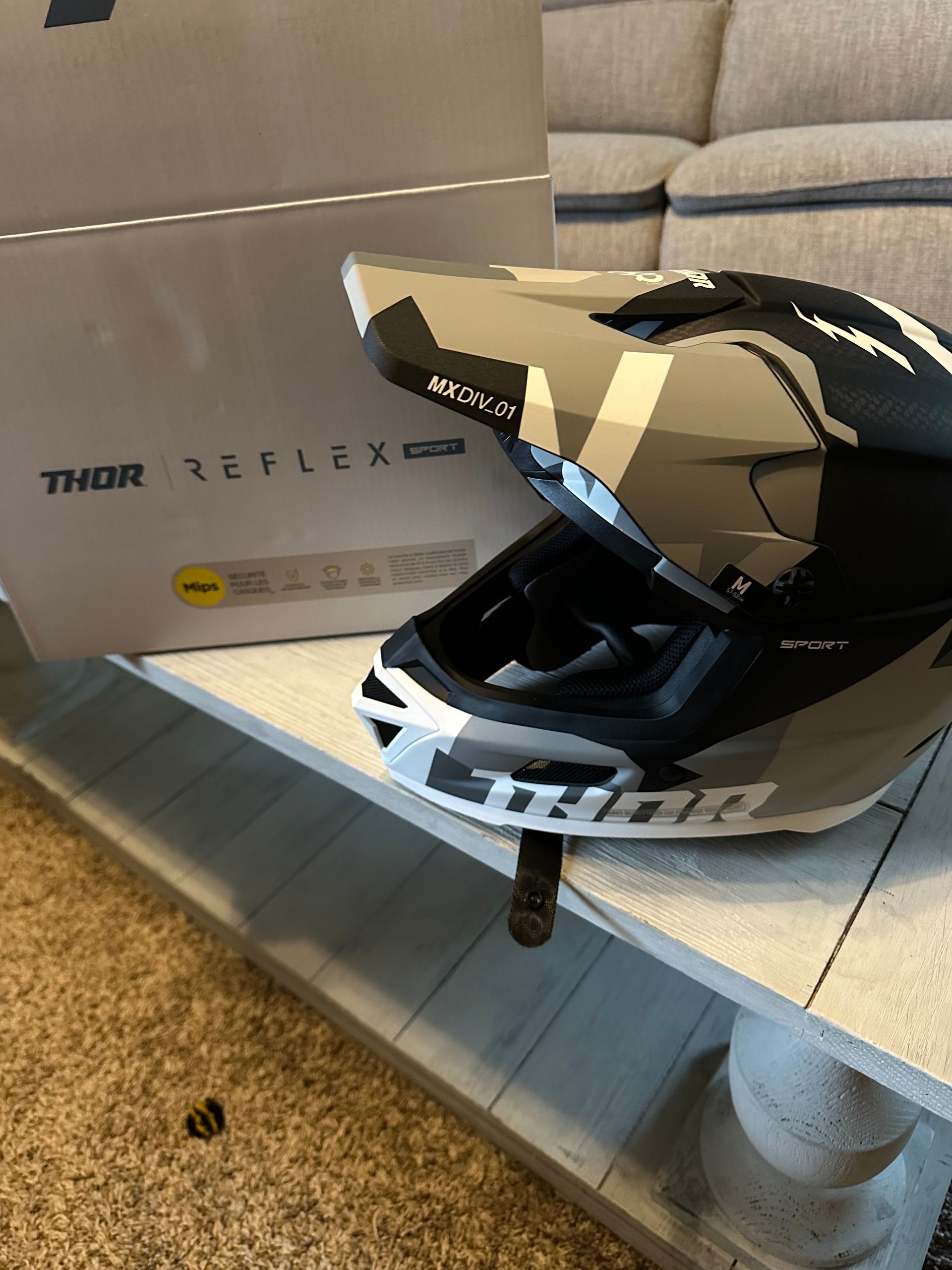 Brand New 2025 Thor Carbon  Reflex Helmet Size Medium.  