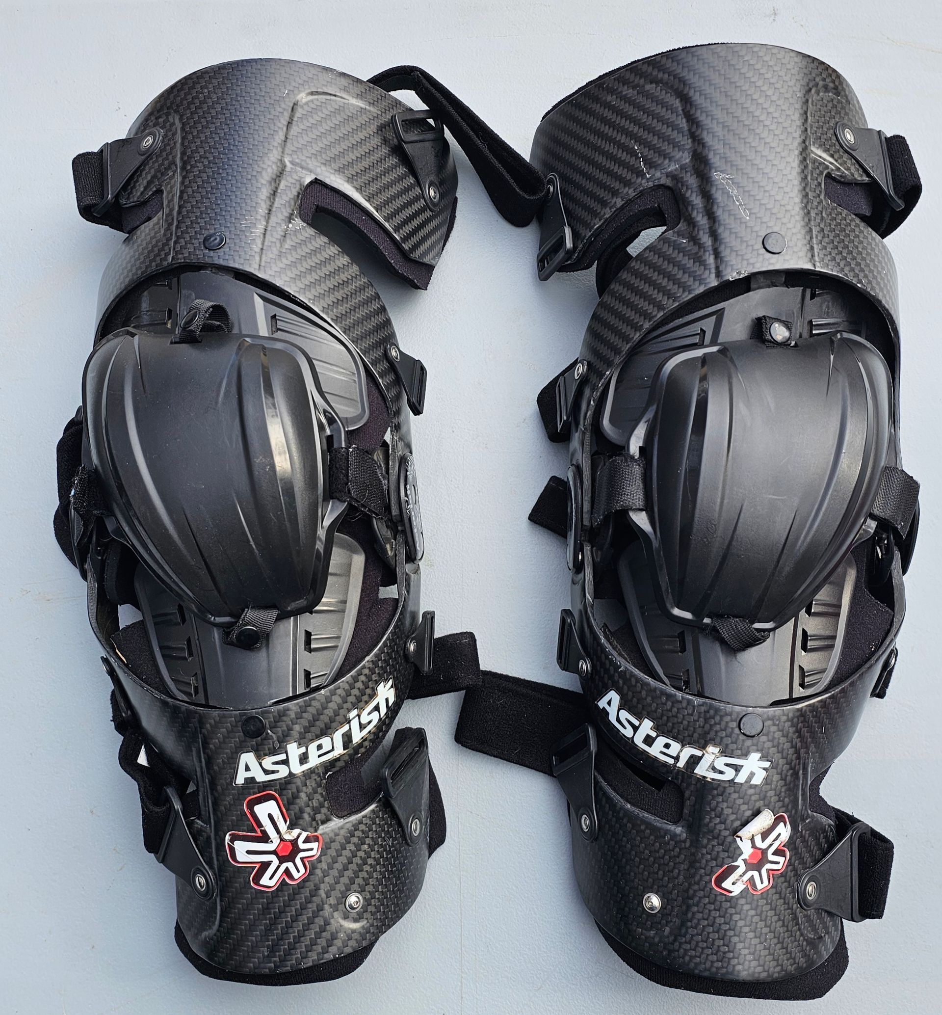 XL Asterisk Carbon Cell Knee Braces