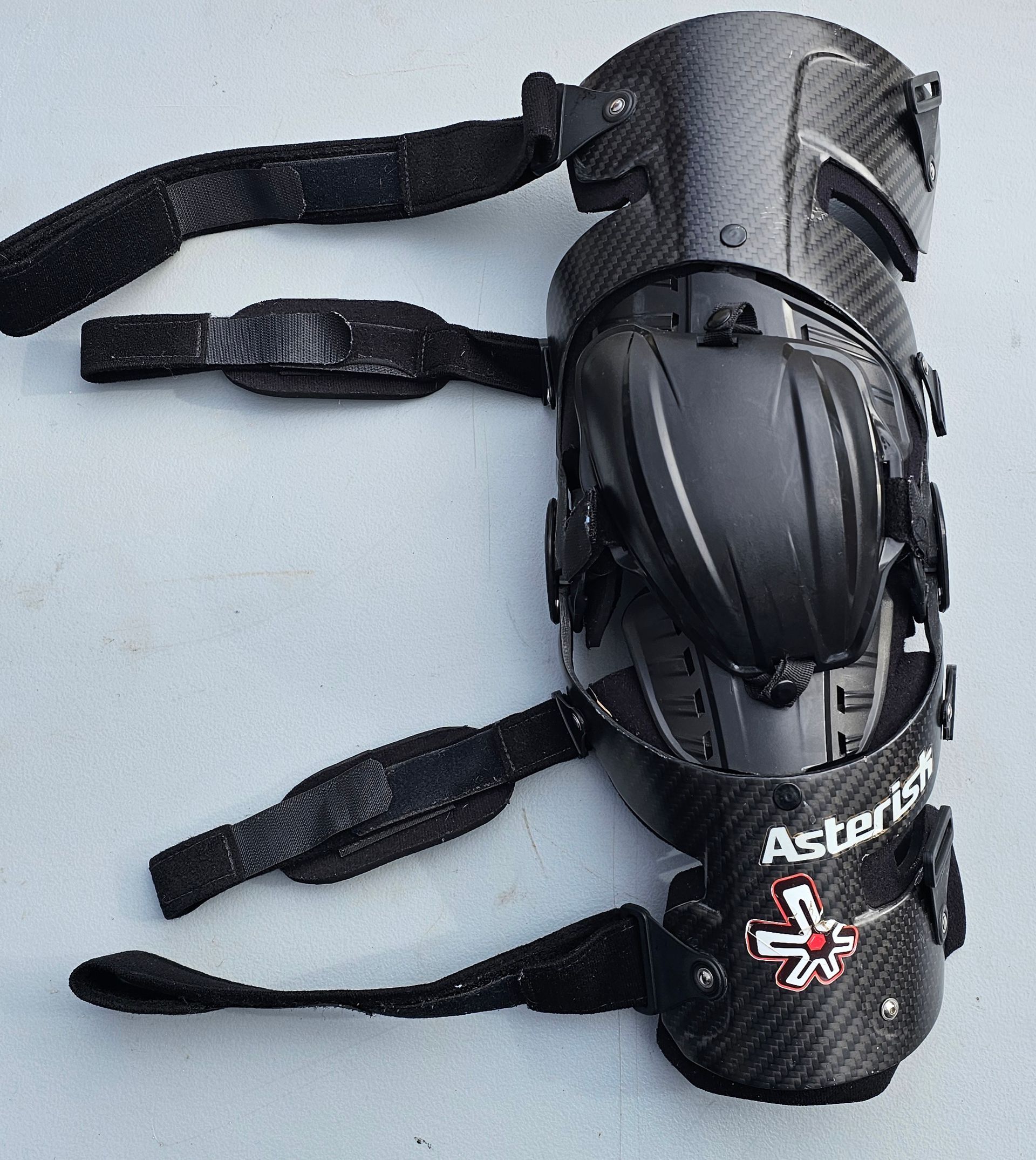XL Asterisk Carbon Cell Knee Braces