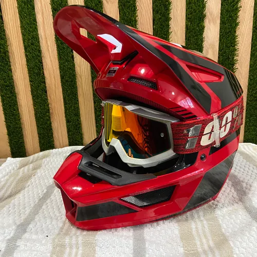 Fox V2 Helmet Red/black
