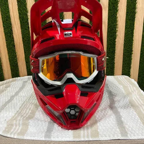 Fox V2 Helmet Red/black