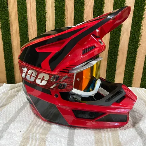 Fox V2 Helmet Red/black