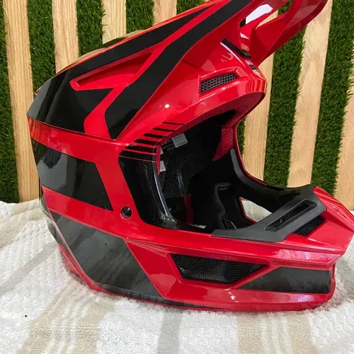 Fox V2 Helmet Red/black