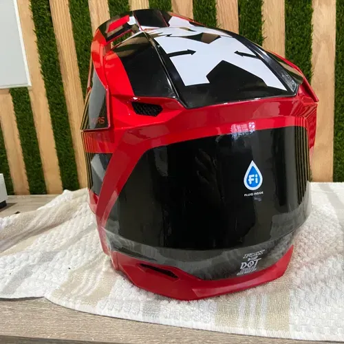 Fox V2 Helmet Red/black