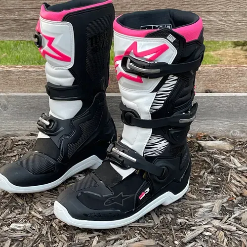 Alpinestars Tech 3's Stella's Women's Size 8.