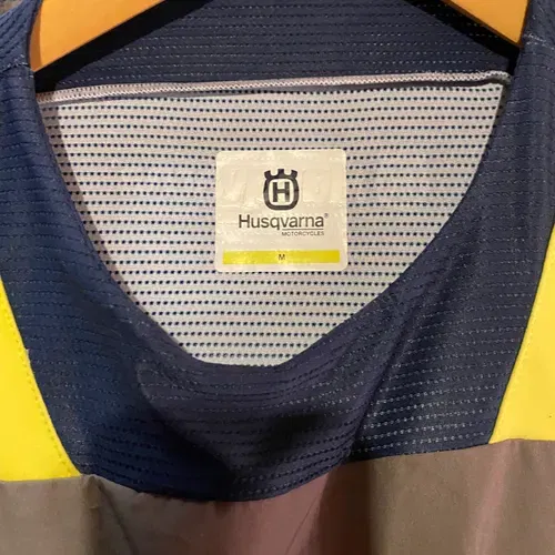 Husqvarna Gotland Jersey Men's Size Medium 