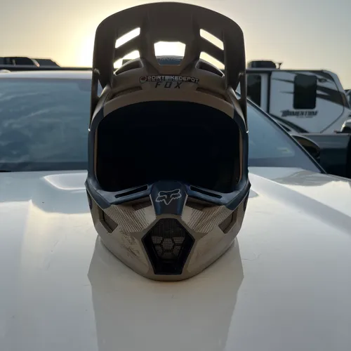 Fox V2 Helmet Size Medium