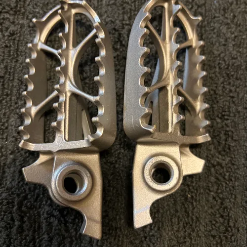 Stock Honda Foot pegs 