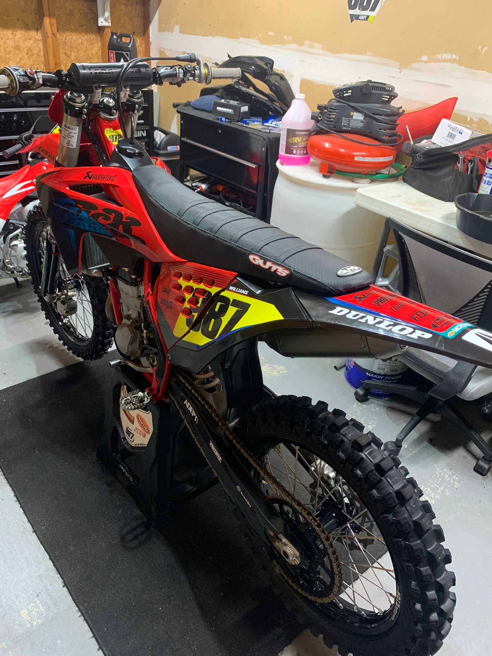 Guts mx sale seats