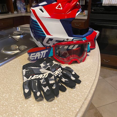 Leatt Helmets - Size XXL