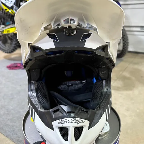 Youth Troy Lee Designs Helmets - Size L