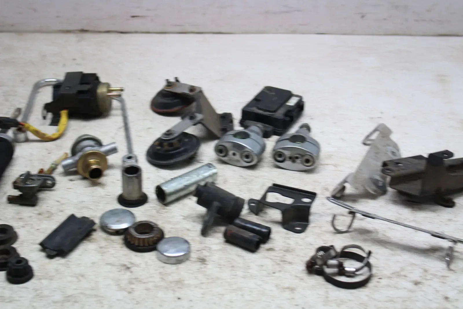 1997 KAWASAKI VULCAN 1500 VN1500D CLASSIC PARTS AND HARDWARE LOT
