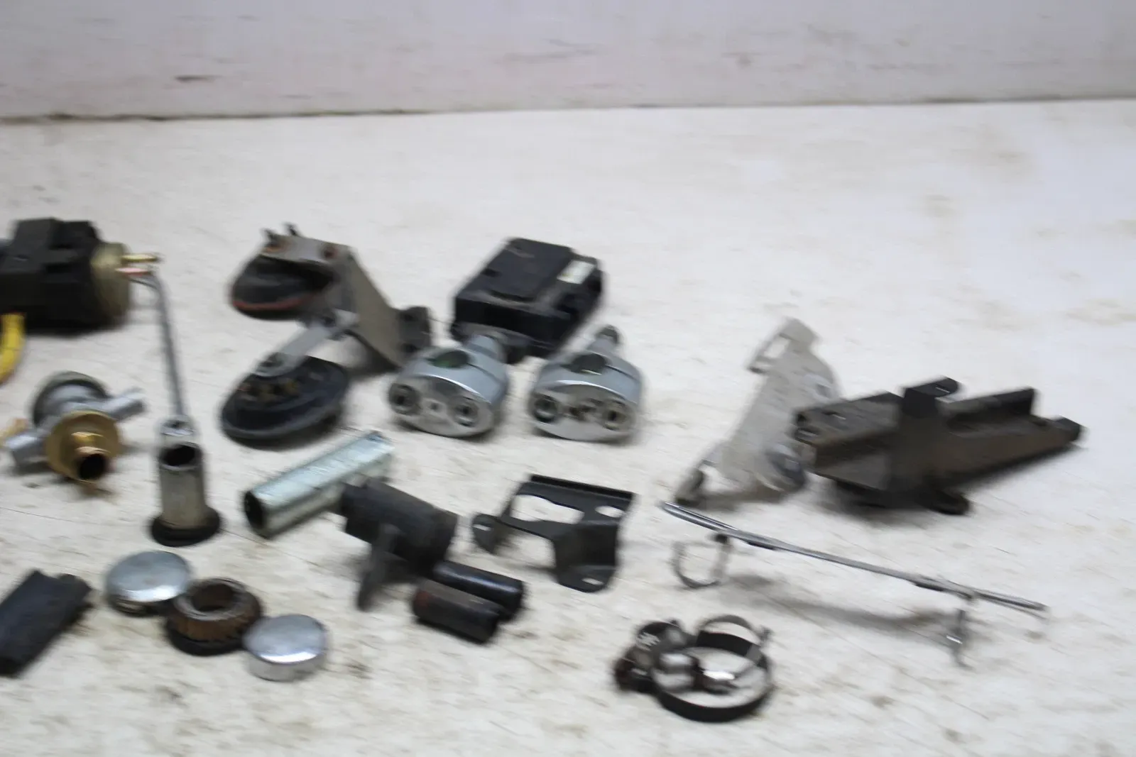 1997 KAWASAKI VULCAN 1500 VN1500D CLASSIC PARTS AND HARDWARE LOT