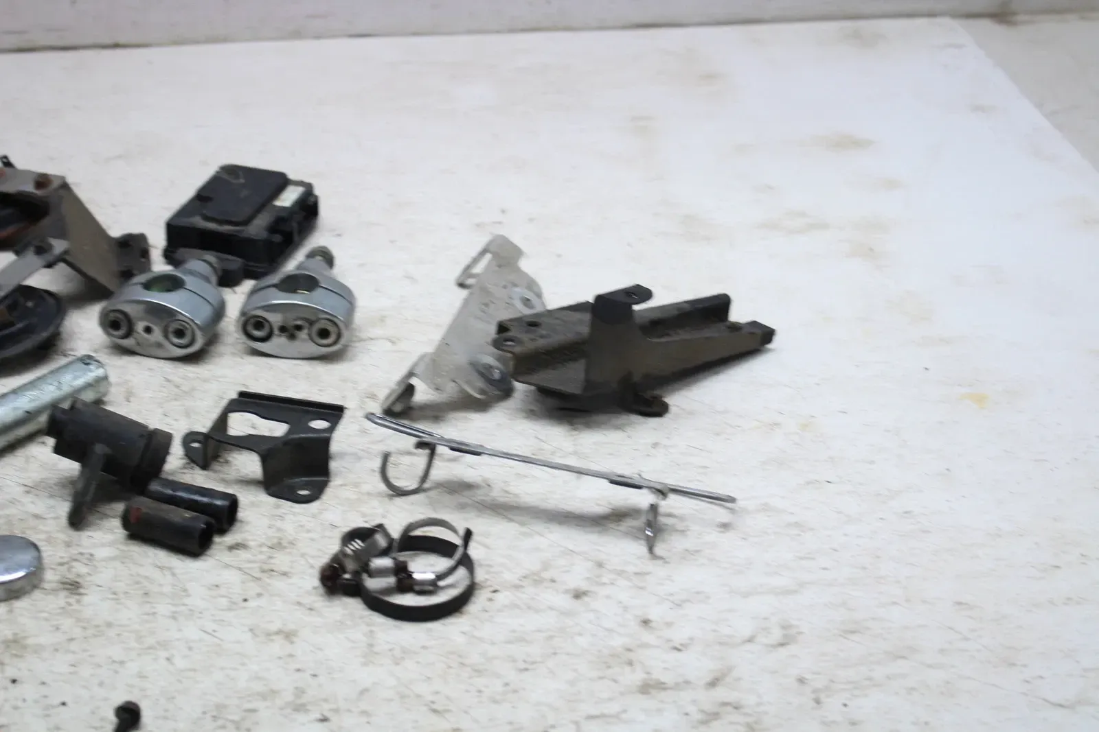 1997 KAWASAKI VULCAN 1500 VN1500D CLASSIC PARTS AND HARDWARE LOT