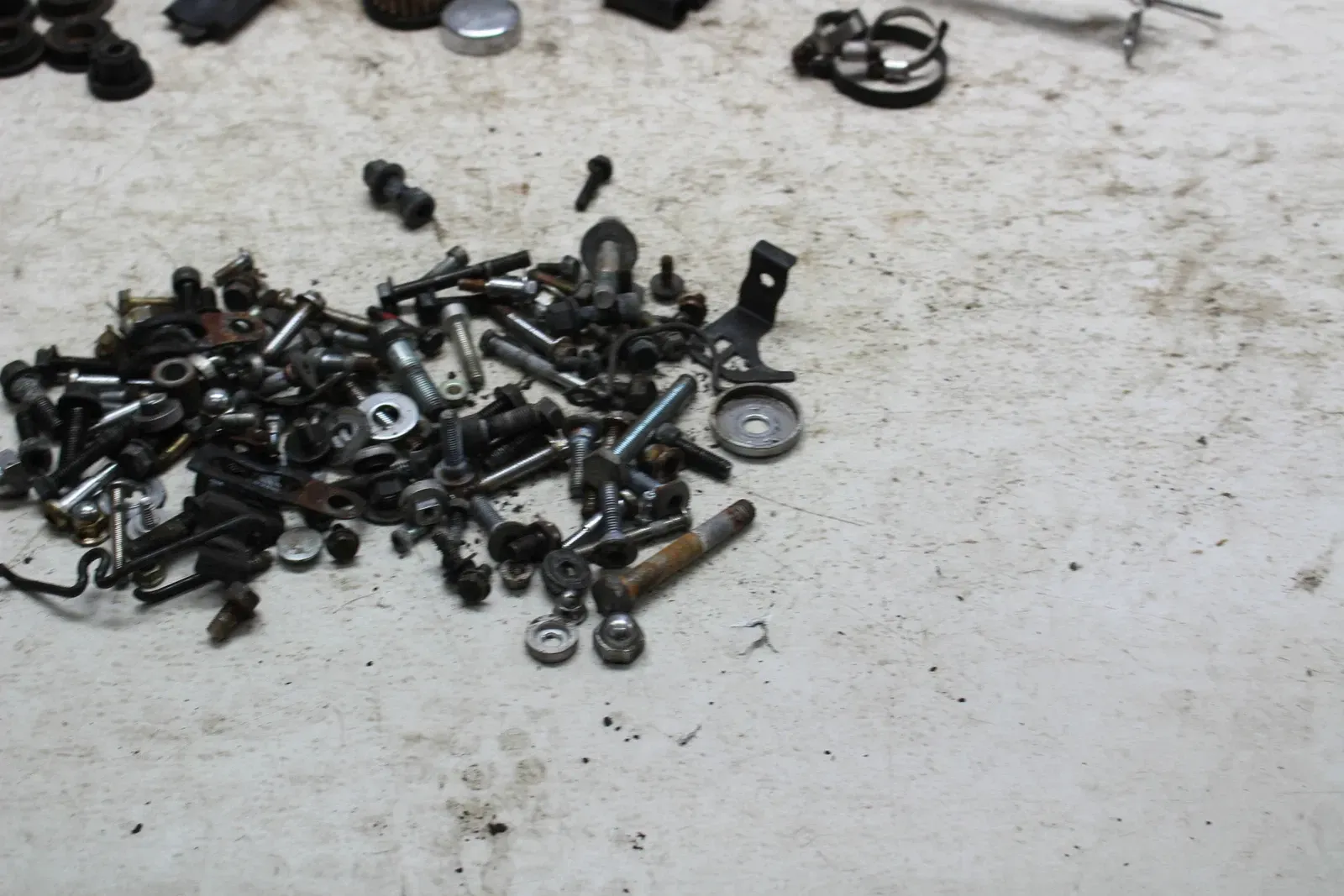 1997 KAWASAKI VULCAN 1500 VN1500D CLASSIC PARTS AND HARDWARE LOT