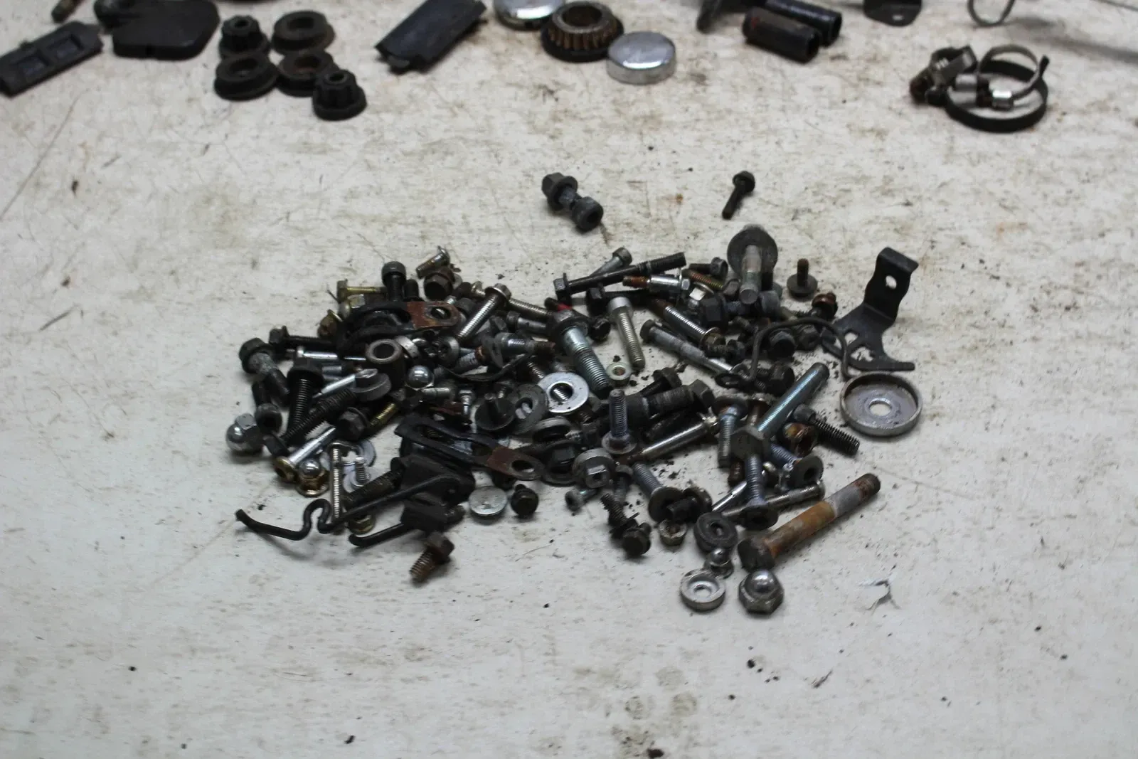 1997 KAWASAKI VULCAN 1500 VN1500D CLASSIC PARTS AND HARDWARE LOT