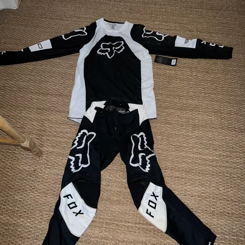 Fox 180 Motocross Pants & Jersey Combo Set (black/white) Mens Dirt Bike MX  ATV - Bargain Bike Bits