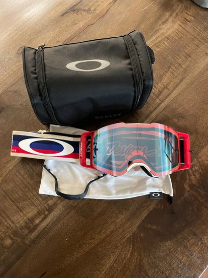 Oakley TLD Front Line Prizm Goggles