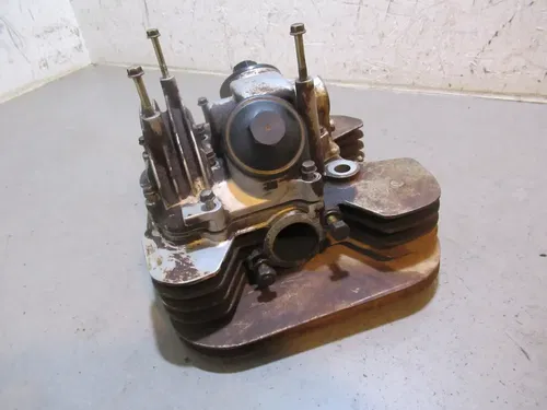 Polaris Magnum 325 4X4 Cylinder Head 2000 #2