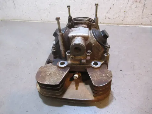 Polaris Magnum 325 4X4 Cylinder Head 2000 #2