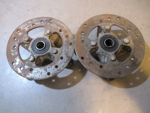 Polaris Outlaw 525 S Wheel Hubs Front 2008