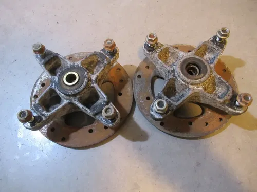 Polaris Outlaw 525 S Wheel Hubs Front 2008