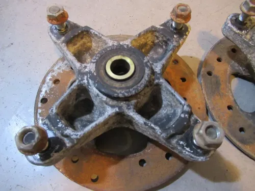 Polaris Outlaw 525 S Wheel Hubs Front 2008