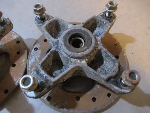 Polaris Outlaw 525 S Wheel Hubs Front 2008