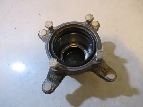 Polaris Xplorer 400 Wheel Hub Front 1999