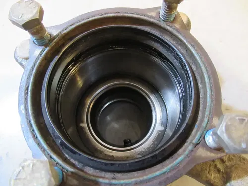 Polaris Xplorer 400 Wheel Hub Front 1999