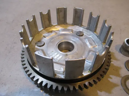 Suzuki Quadrunner 250 Clutch Basket 2000