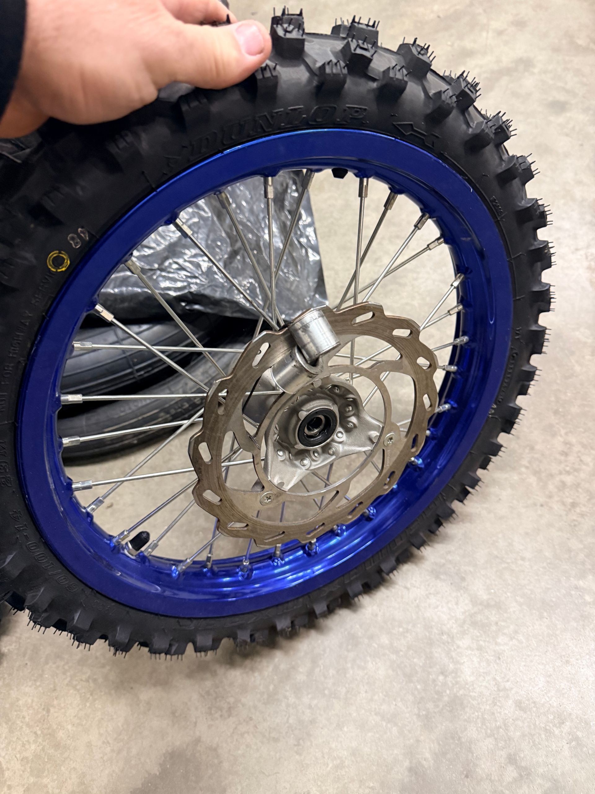 Yamaha FRONT WHEEL ASSY BLU BR8-25102-00-00