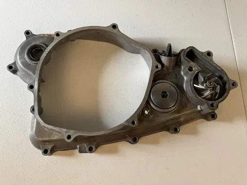 2002 - 2005 HONDA CRF450R CLUTCH COVER INNER ENGINE MOTOR W/ IMPELLER