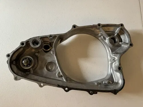 2002 - 2005 HONDA CRF450R CLUTCH COVER INNER ENGINE MOTOR W/ IMPELLER
