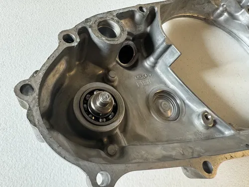 2002 - 2005 HONDA CRF450R CLUTCH COVER INNER ENGINE MOTOR W/ IMPELLER