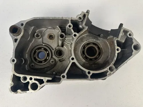 YAMAHA IT125 YZ100 YZ125 OEM LEFT SIDE CRANKCASE CRANK CASE ENGINE MOTOR